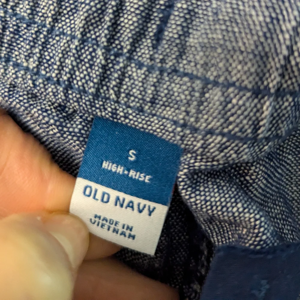 Old Navy High-Rise Linen Blend Chambray Shorts in Blue, Size Small